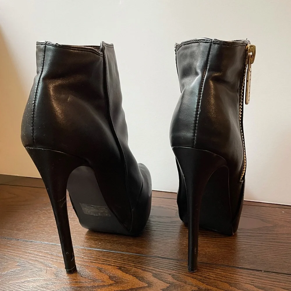 Women’s Booties - Picture 3 of 4